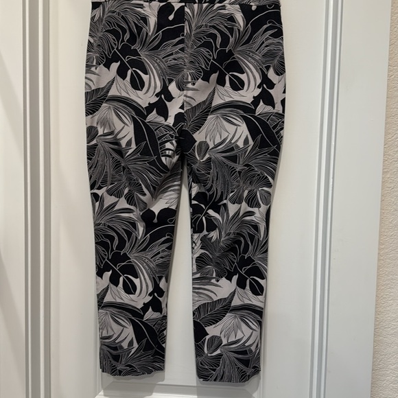Chico’s Black and Gray Leaf Print Pants - Picture 3 of 7